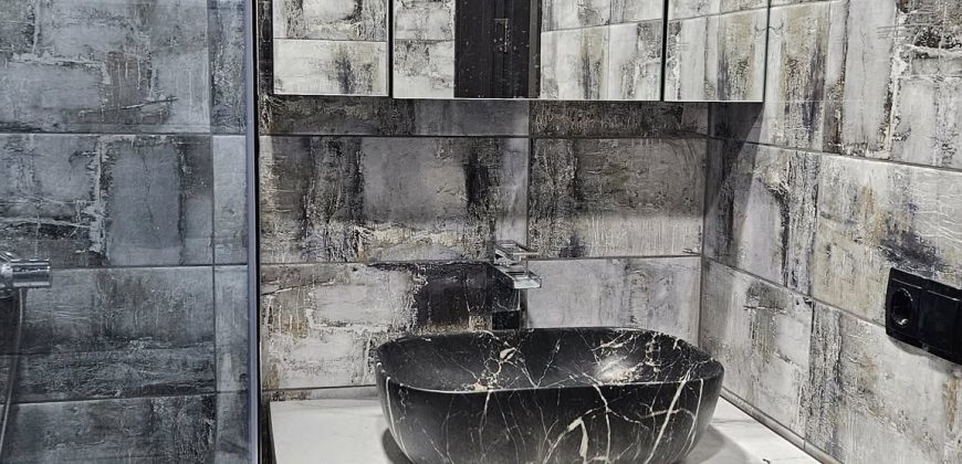 ქირავდება 3 ოთახიანი ბინა ქ. გორის ცენტრში