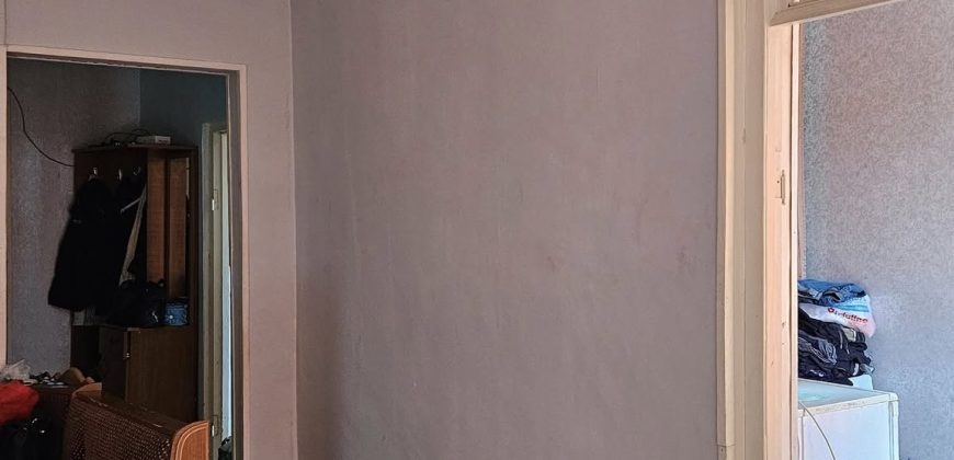 იყიდება 2 ოთახიანი ბინა ქ. გორის ცენტრში