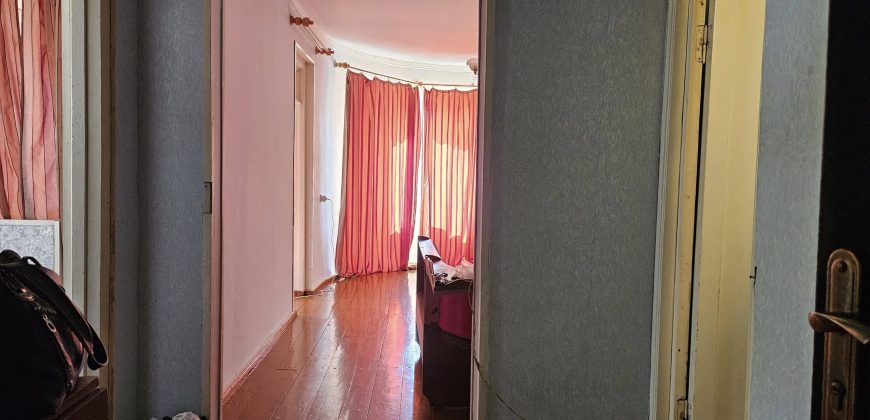 იყიდება 2 ოთახიანი ბინა ქ. გორის ცენტრში