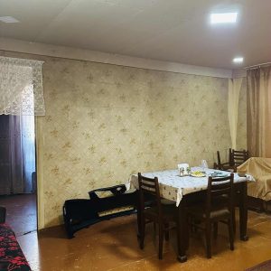 იყიდება 2 ოთახიანი ბინა გორში, ჭალის დასახლებაში