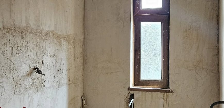 იყიდება 2 ოთახნახევრიანი ბინა გორში წმინდა წყლის დასახლებაში