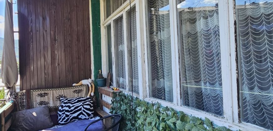 იყიდება 2 ოთახიანი ბინა გორში, კომბინატის დასახლებაში