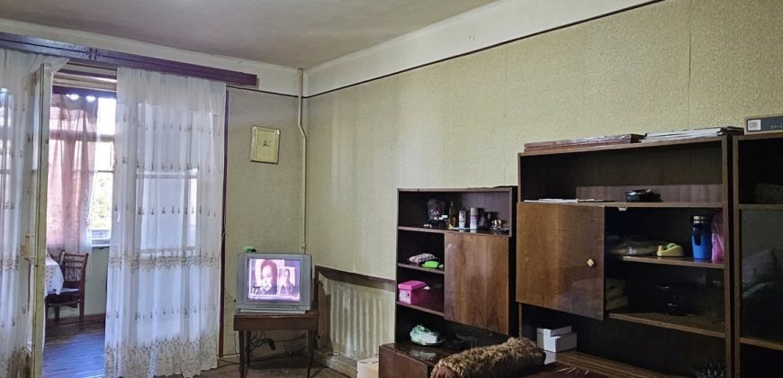 იყიდება 3 ოთახიანი ბინა გორში, წყაროს უბანში