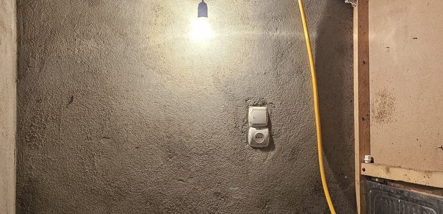 იყიდება 2 ოთახიანი ბინა გორში, კომბინატის დასახლებაში