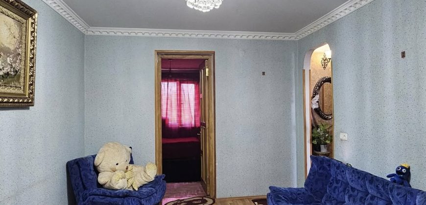 იყიდება 2 ოთახიანი ბინა გორში, კომბინატის დასახლებაში