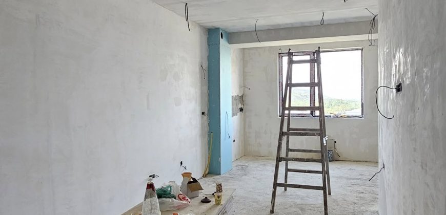 იყიდება 2 ოთახიანი ბინა ქ. გორის ცენტრში