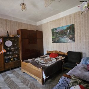 იყიდება ბელეტაჟი ქ. გორის ცენტრში