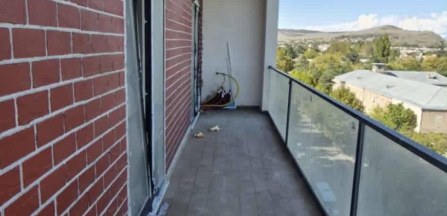 იყიდება 4 ოთახიანი ბინა გორში, კომბინატის დასახლებაში