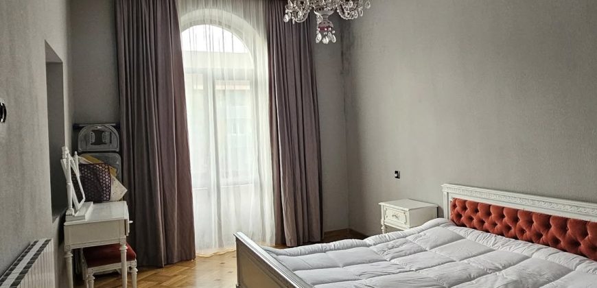 იყიდება 3 ოთახიანი ბინა გორში, სტალინის გამზირზე