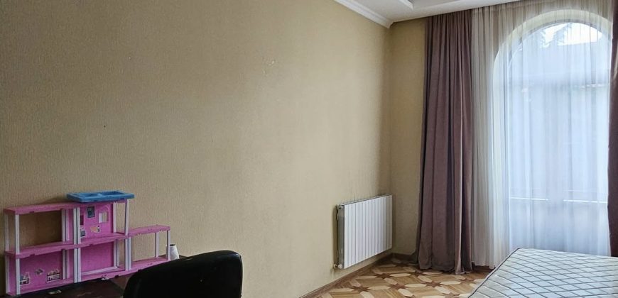 იყიდება 3 ოთახიანი ბინა გორში, სტალინის გამზირზე