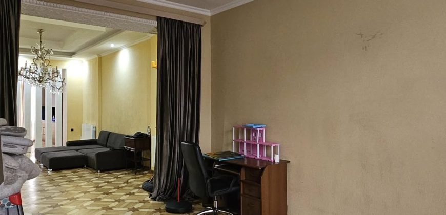 იყიდება 3 ოთახიანი ბინა გორში, სტალინის გამზირზე