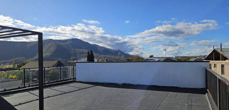 იყიდება 2 სართულიანი სახლი გორში, კვერნაკის დასახლებაში