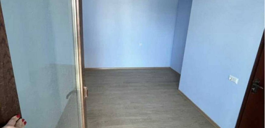 იყიდება 2 ოთახიანი ბინა ქ. გორის ცენტრში