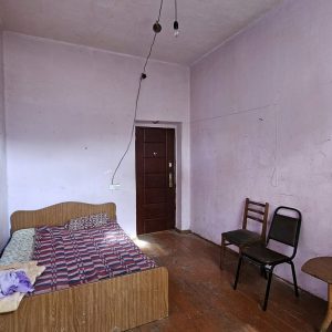 იყიდება ან ქირავდება 1 ოთახი გორში, კომბინატის დასახლებაში