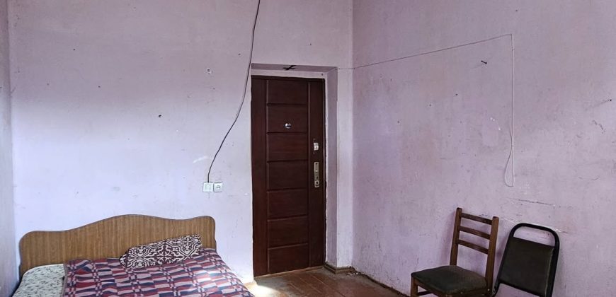 იყიდება ან ქირავდება 1 ოთახი გორში, კომბინატის დასახლებაში