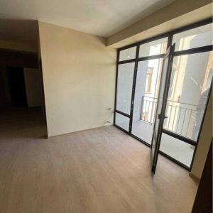 იყიდება 2 ოთახიანი ბინა ქ. გორის ცენტრში