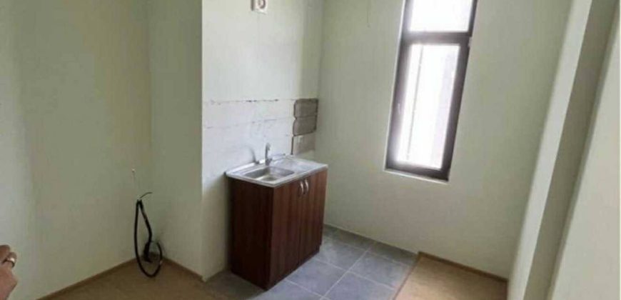 იყიდება 2 ოთახიანი ბინა ქ. გორის ცენტრში