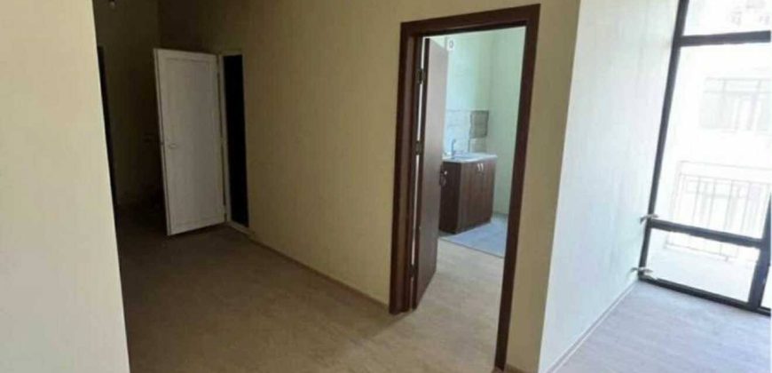 იყიდება 2 ოთახიანი ბინა ქ. გორის ცენტრში