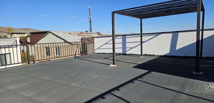 იყიდება 2 სართულიანი სახლი გორში, კვერნაკის დასახლებაში