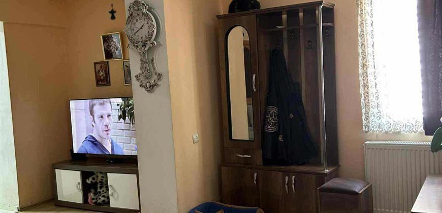 იყიდება 3 ოთახიანი ბინა გორში, კომბინატის დასახლებაში