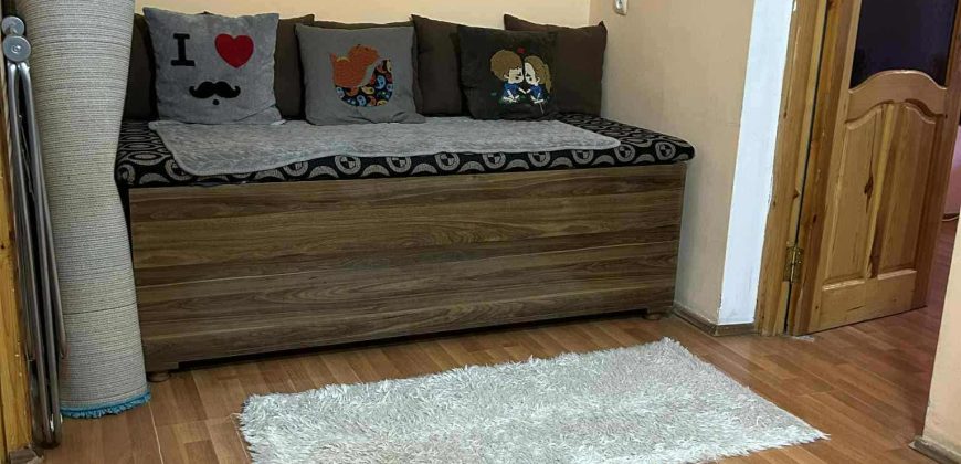 იყიდება 3 ოთახიანი ბინა გორში, კომბინატის დასახლებაში