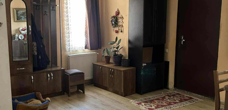 იყიდება 3 ოთახიანი ბინა გორში, კომბინატის დასახლებაში