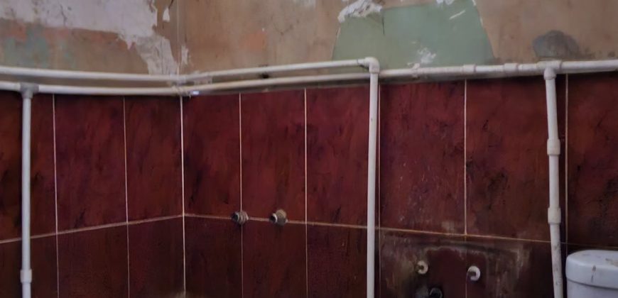 იყიდება 2 ოთახიანი ბინა გორში, სტალინის გამზირზე