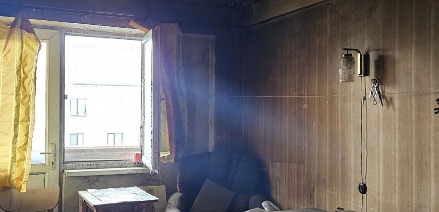 იყიდება 2 ოთახიანი ბინა გორში, სტალინის გამზირზე