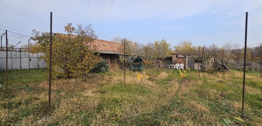 გირავდება მიწის ნაკვეთი 2 საცხოვრებელი ფართით გორის რაიონ, სოფ. ხიდისთავში