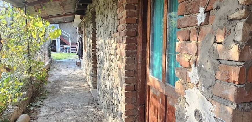 გირავდება მიწის ნაკვეთი 2 საცხოვრებელი ფართით გორის რაიონ, სოფ. ხიდისთავში