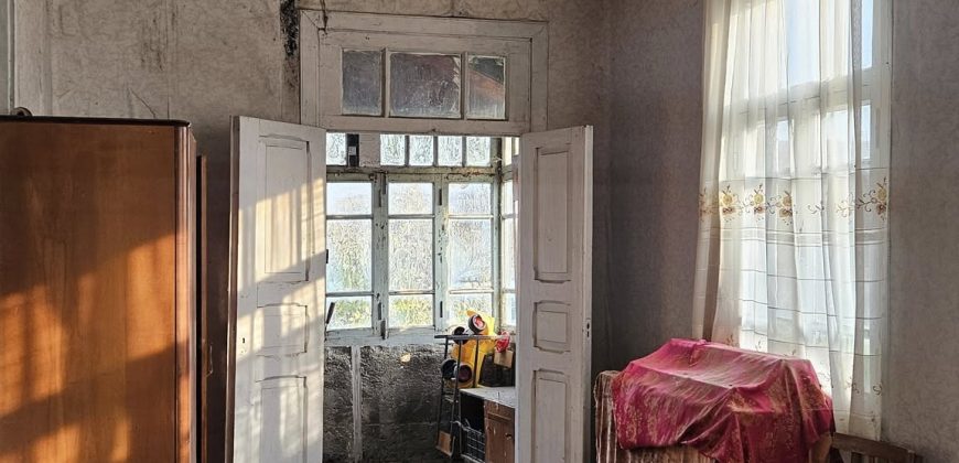 გირავდება მიწის ნაკვეთი 2 საცხოვრებელი ფართით გორის რაიონ, სოფ. ხიდისთავში