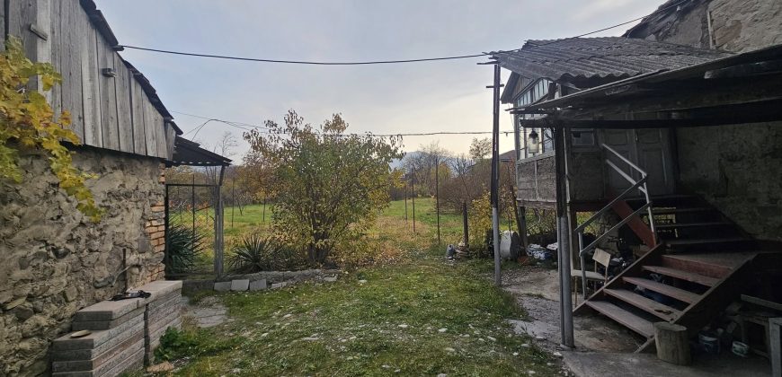 გირავდება მიწის ნაკვეთი 2 საცხოვრებელი ფართით გორის რაიონ, სოფ. ხიდისთავში