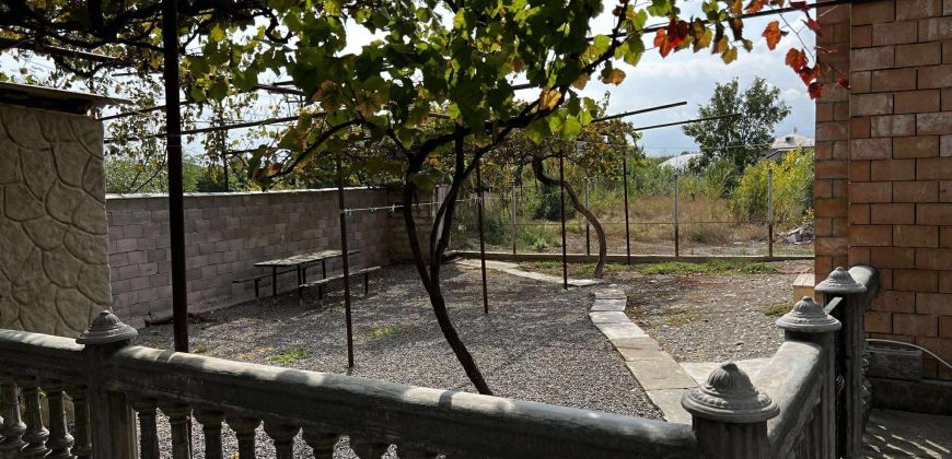 იყიდება 2 სართულიანი სახლი გორის რაიონ, სოფ. კარალეთში