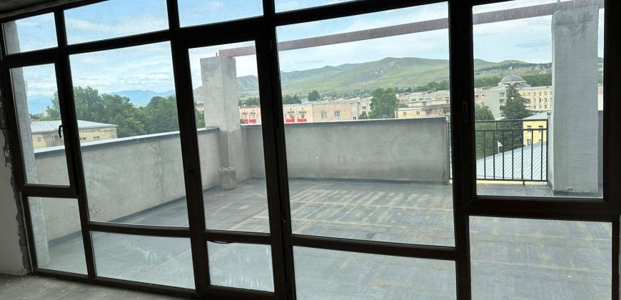 იყიდება 3 ოთახიანი ბინა ქ. გორის ცენტრში