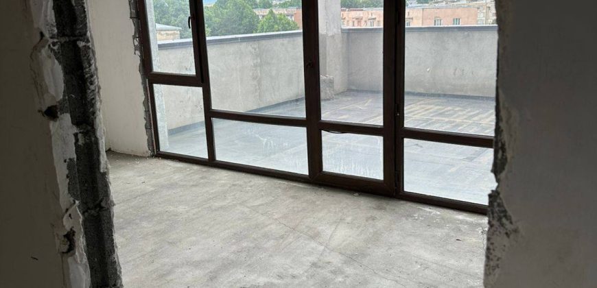 იყიდება 3 ოთახიანი ბინა ქ. გორის ცენტრში