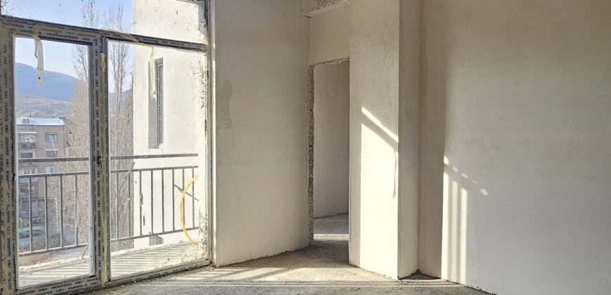 იყიდება 4 ოთახიანი ბინა გორში, ჭალის დასახლებაში