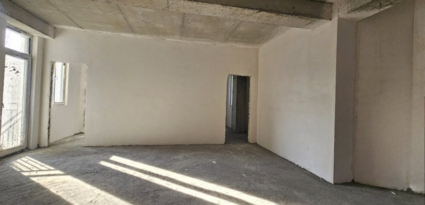 იყიდება 4 ოთახიანი ბინა გორში, ჭალის დასახლებაში