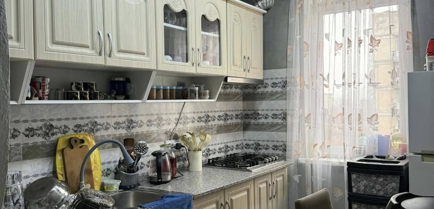 იყიდება 2 ოთახნახევიანი ბინა გორში, კომბინატის დასახლებაში