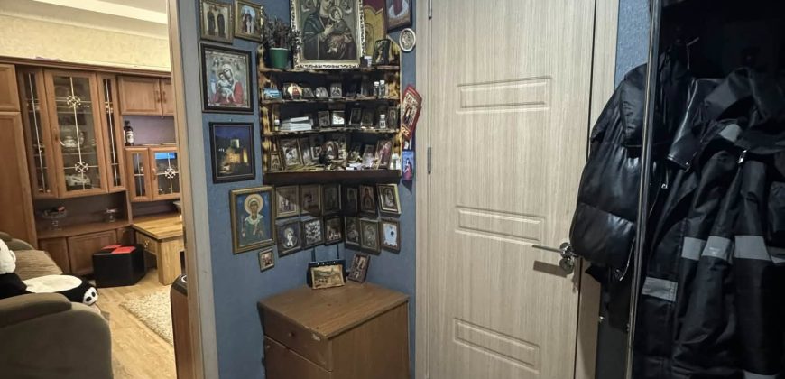 იყიდება 2 ოთახნახევიანი ბინა გორში, კომბინატის დასახლებაში