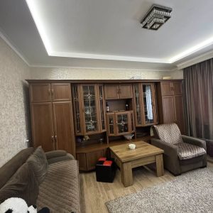 იყიდება 2 ოთახნახევიანი ბინა გორში, კომბინატის დასახლებაში