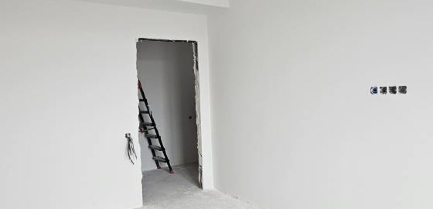 იყიდება 3 ოთახიანი ბინა გორში, კომბინატის დასახლებაში