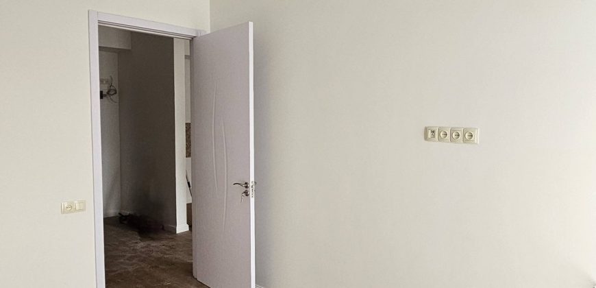 იყიდება 2 ოთახიანი ბინა გორში, ჭალის დასახლებაში