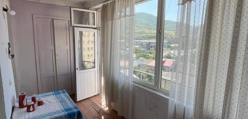 იყიდება 2 ოთახიანი ბინა გორში, სტალინის გამზირზე