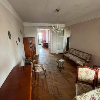 იყიდება 2 ოთახიანი ბინა გორში, სტალინის გამზირზე