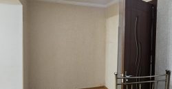 იყიდება 5 ოთახიანი ბინა კომერცოული ფართით გორში, კომბინატის დასახლებაში