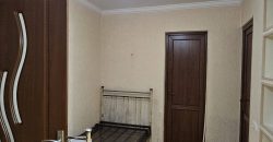 იყიდება 5 ოთახიანი ბინა კომერცოული ფართით გორში, კომბინატის დასახლებაში