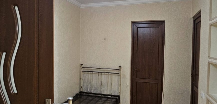 იყიდება 5 ოთახიანი ბინა კომერცოული ფართით გორში, კომბინატის დასახლებაში