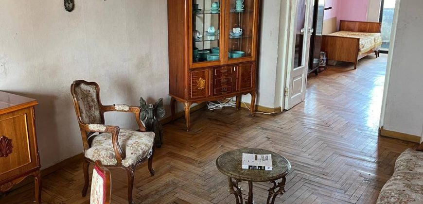 იყიდება 2 ოთახიანი ბინა გორში, სტალინის გამზირზე