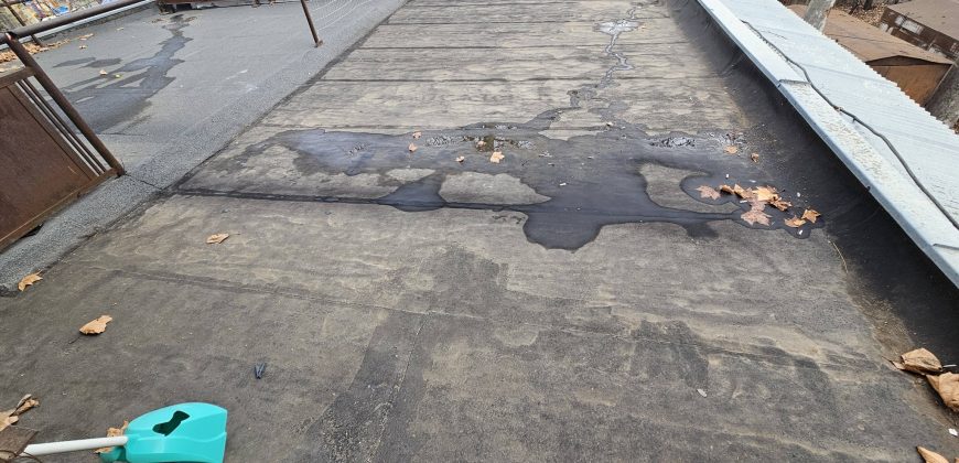 იყიდება 2 ოთახნახევრიანი ბინა გორში, სტალინის გამზირზე