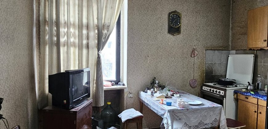 იყიდება 2 ოთახნახევრიანი ბინა გორში, სტალინის გამზირზე